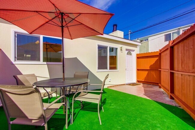 Private, fenced yard - 3140 Collier Ave