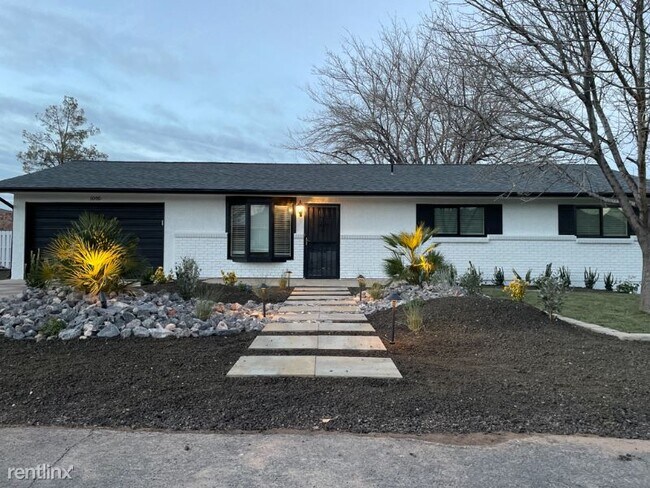 Building Photo - 3 br, 2 bath House - 1095 S smoke tree st