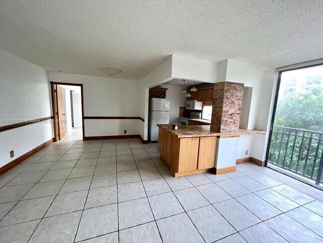 Foto del edificio - 17021 N Bay Rd