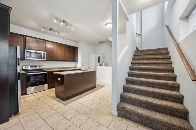 Foto del edificio - 2737 Purington Ave