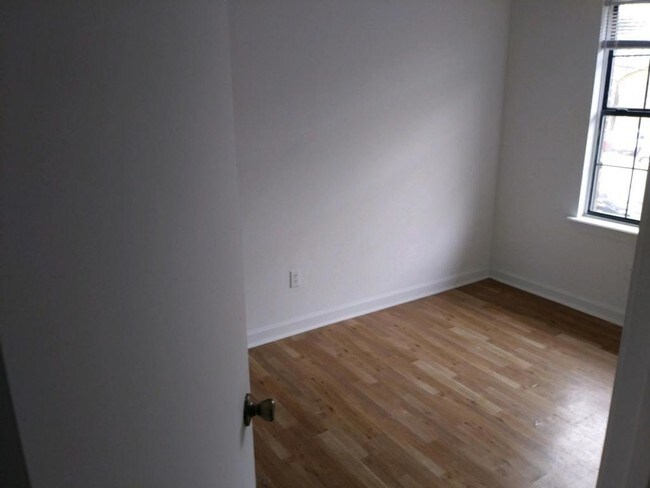 Foto del edificio - 102 Primrose Apt. #3