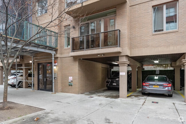 Building Photo - 1686 E 19th St