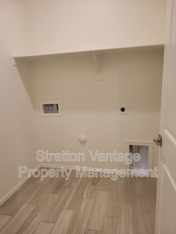 Building Photo - 48171 N La Soledad