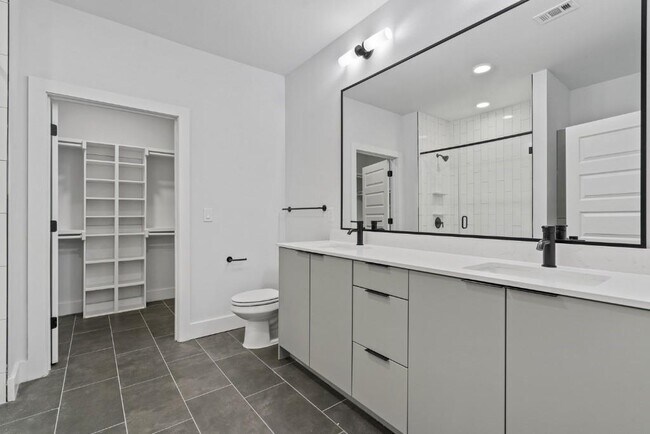 Foto del edificio - 2500 Longview St