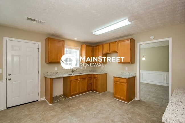 Building Photo - 2216 Swan Lake Ct