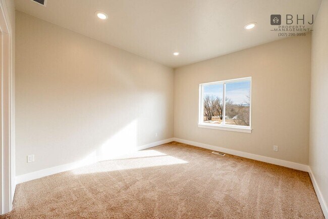 Foto del edificio - BRAND NEW 2 bed/  2 bath Do Friendly Twin ...