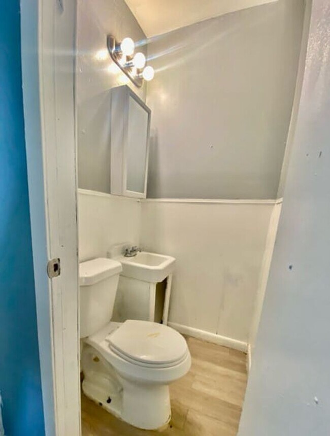 Building Photo - $0 First Month's Rent / $0 Deposit at Move-in