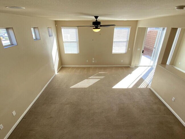 Foto del edificio - 6327 Sun Briar Ct