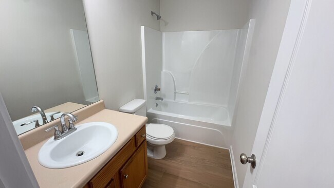 Foto del edificio - BRIDGEWATER HOME! PRE-LEASING FOR MAY 1ST! 1/2 Off Deposit!