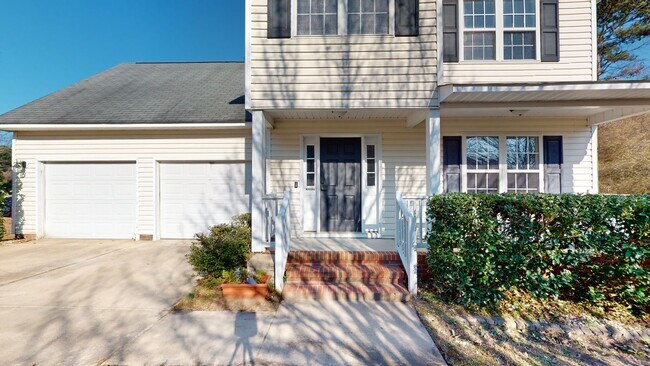Building Photo - Spacious home near Fort Bragg, Schools, & Shopping!