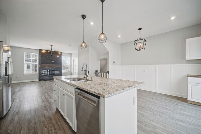 Foto del edificio - Luxurious 3-bedroom 2.5 bath townhome with Garage in Chesapeake