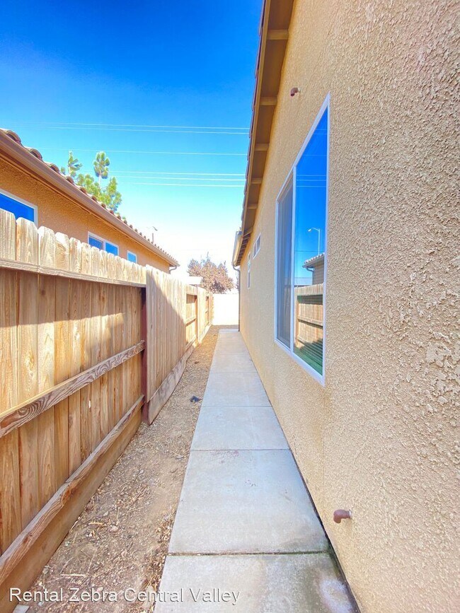 3 br, 2 bath House 4388 Strathmore Place House Rental in Merced, CA