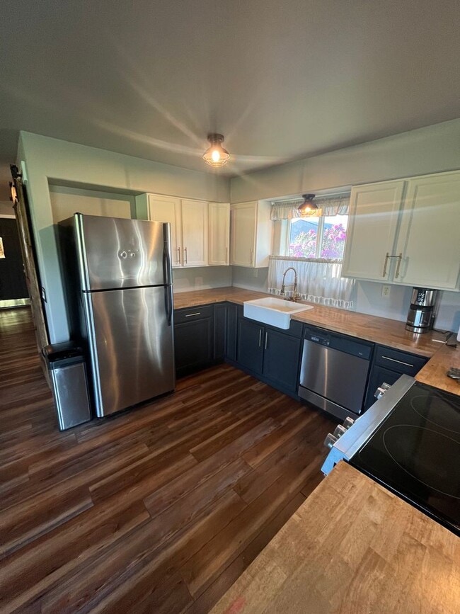 Foto del edificio - 9179 Harrison Rd