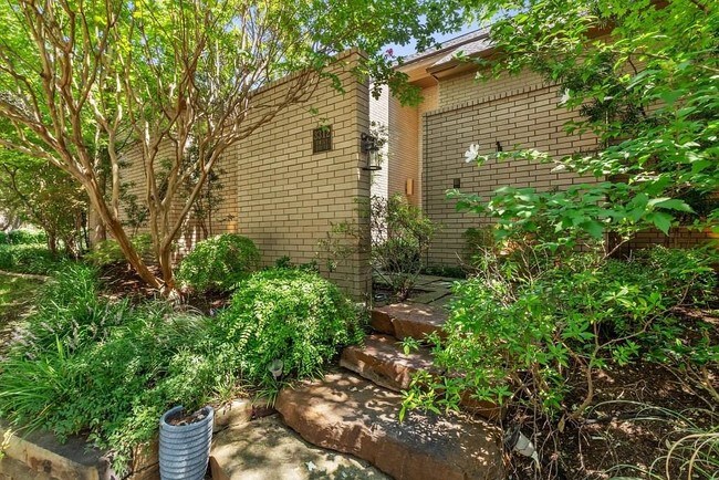 Building Photo - 3312 Emily Dr