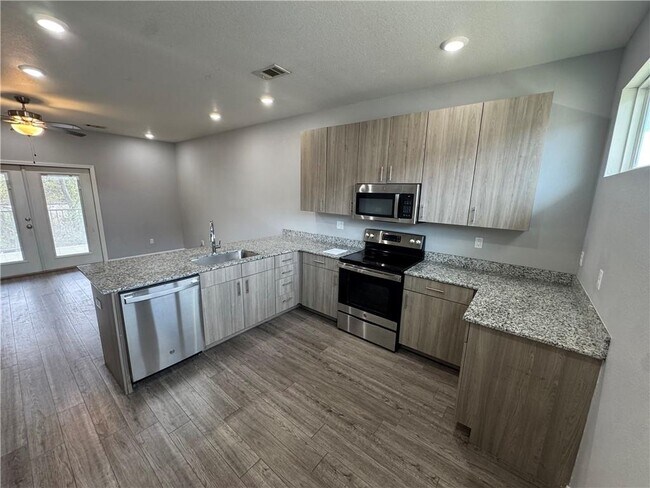 Foto del edificio - 1520 S Razorback Rd