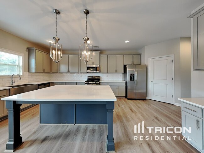Foto del edificio - 446 Baylee Ridge Cir