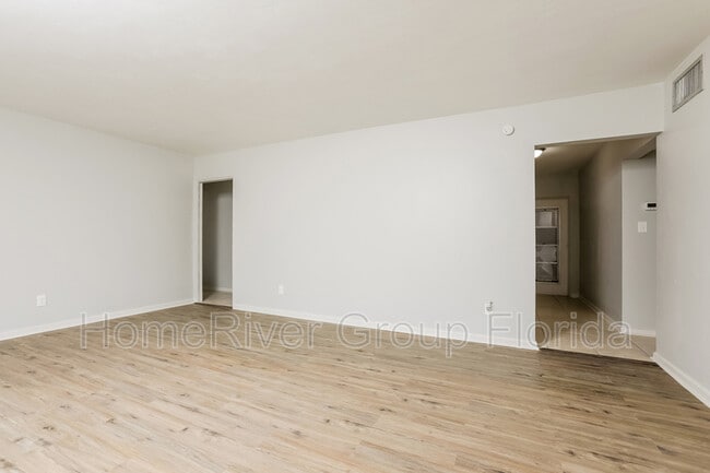 Building Photo - 709 Piedmont Dr SE