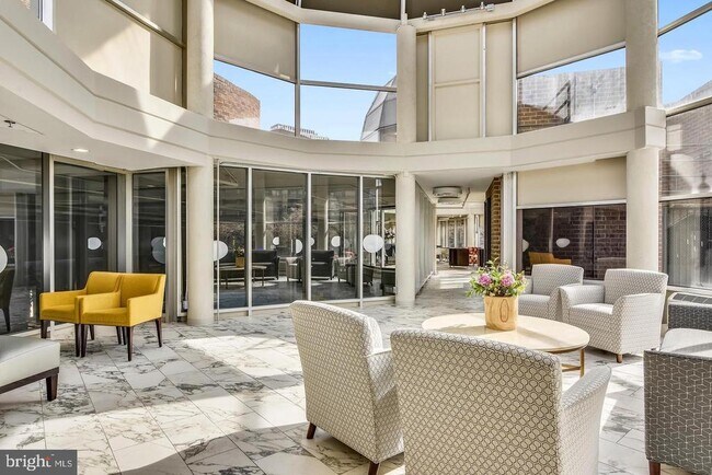 Foto del edificio - 8340 Greensboro Dr