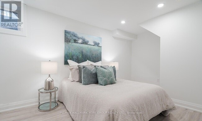 Building Photo - 106 Woodpark Pl