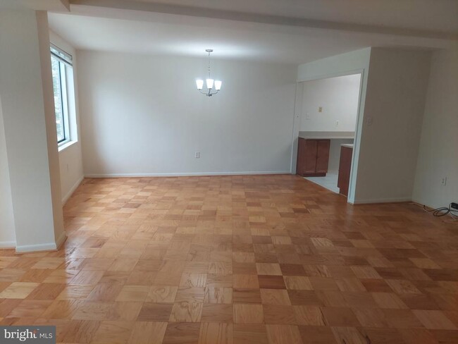 Building Photo - 10201 Grosvenor Pl