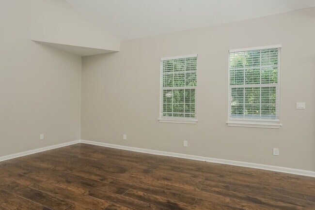 Building Photo - 4581 Doral Dr SW