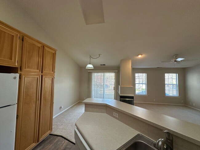 Building Photo - 2 Bedroom, 2 Bathroom Townhouse with Attached Garage and Washer/Dryer Hookups!