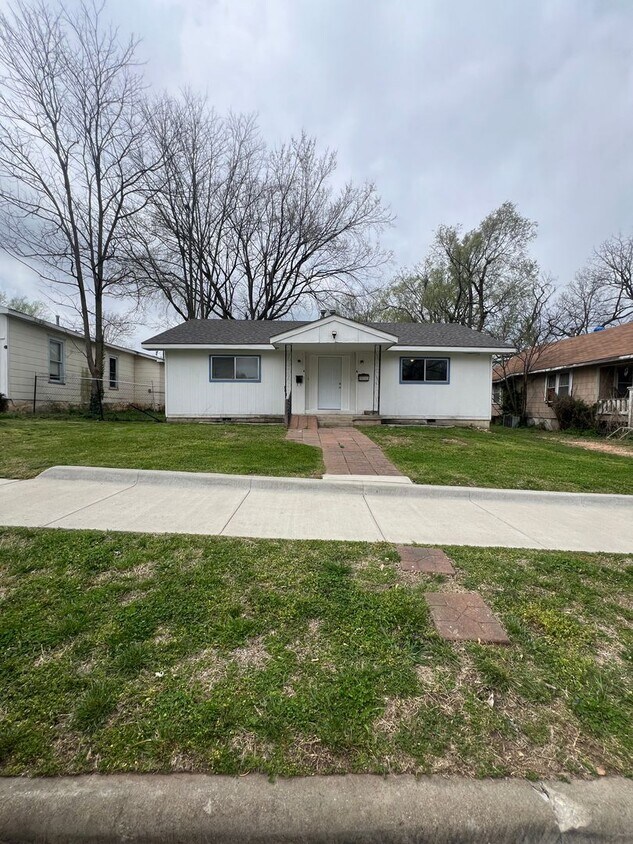 Foto principal - 1 bed/1 bath duplex