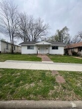 Building Photo - 2305 N Prospect Ave
