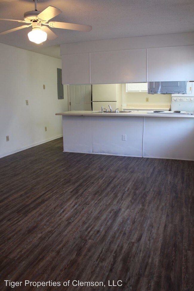 Foto del edificio - 4 br, 2 bath Room For Rent - 108 Ole Towne Sq