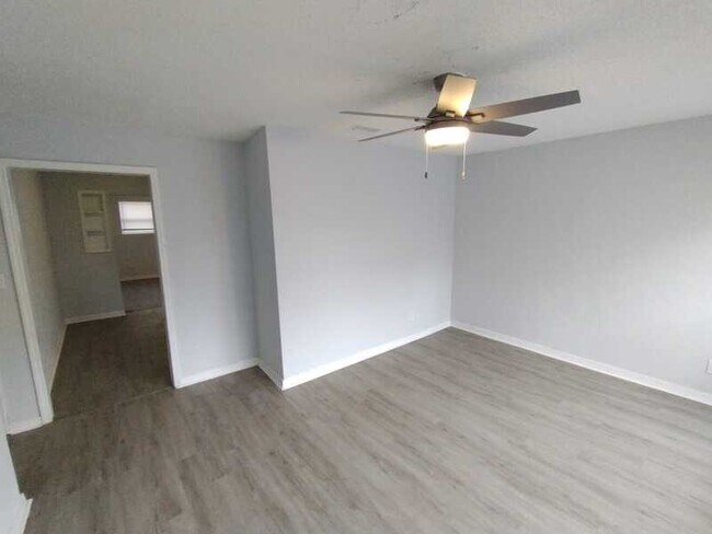 Foto del edificio - 7341 Proxima Rd