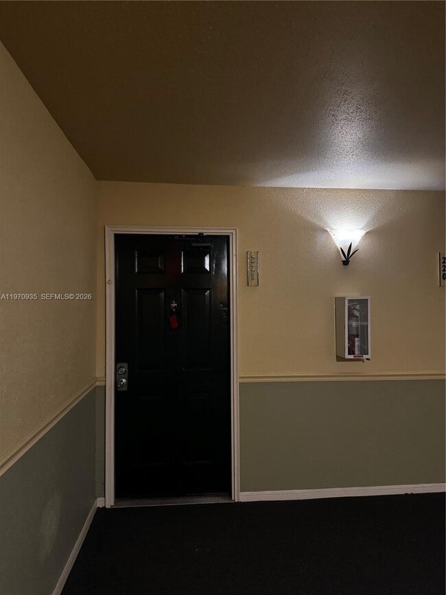 Foto del edificio - 977 Riverside Dr