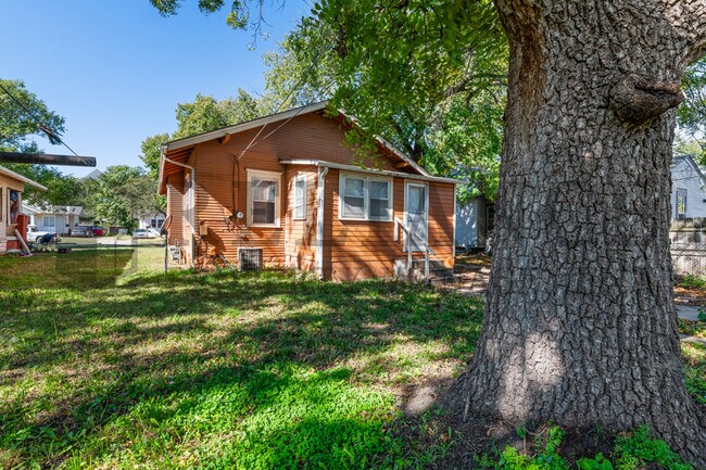 Foto del edificio - 2020 S Main St