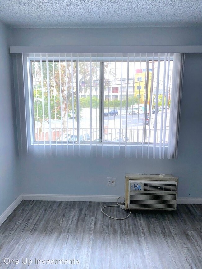 Building Photo - 1 br, 1 bath Apartment - 21106 Parthenia St.