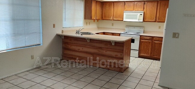 Photo - 819 N College Ave Apartment