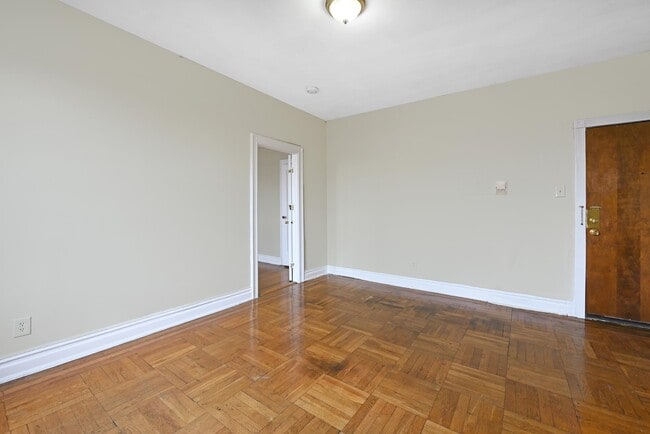 Foto del edificio - 124 Storms Ave