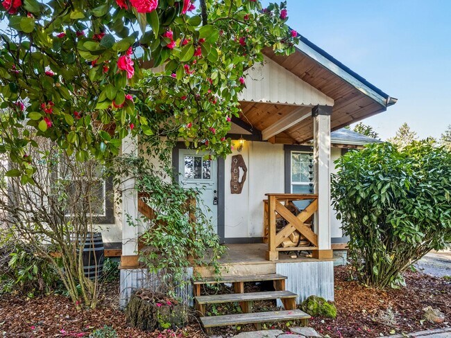 Photo - Adorable, fully updated 1-bdr/1-bath Milwa... House