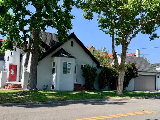 Foto del edificio - 5802 Cloverly Ave