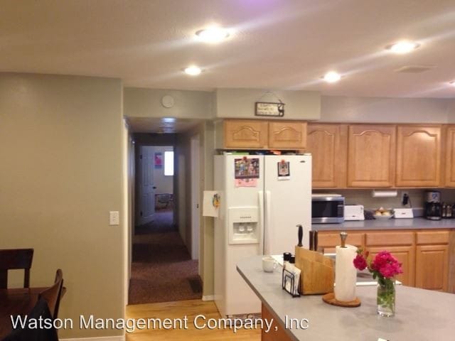 Building Photo - 5880 E Bigelow Gulch Rd