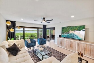 Building Photo - 3887 Catalina Dr