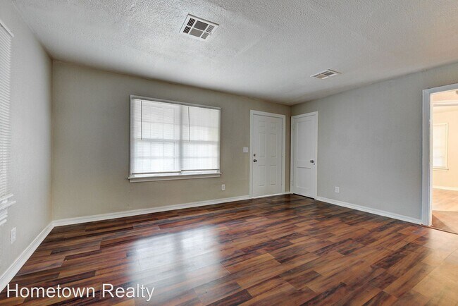 Building Photo - 2 br, 1 bath House - 910 NW 99th Street