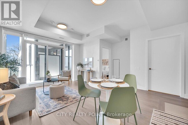 Photo du bâtiment - 664-664 Spadina Ave.