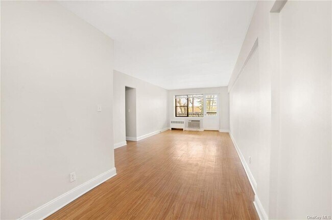 Foto del edificio - 620 Pelham Rd