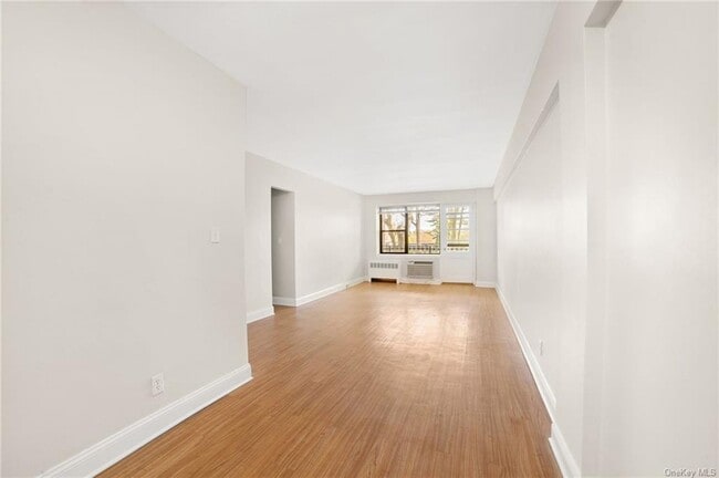 Building Photo - 620 Pelham Rd