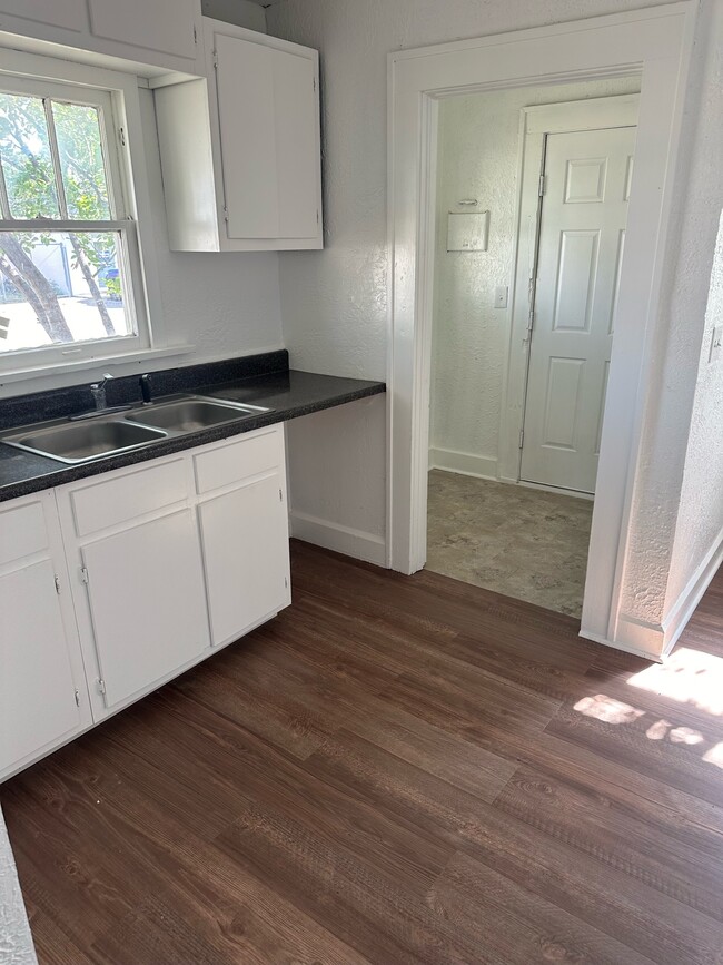 Foto del edificio - 825 S Maryland St