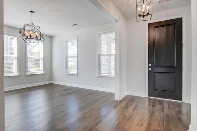 Foto del edificio - 612 Heartwood Ln