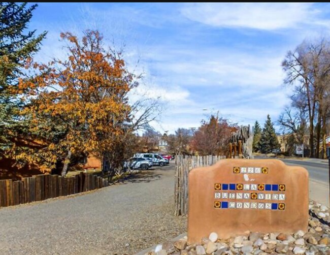 Foto del edificio - 226 Kit Carson Rd