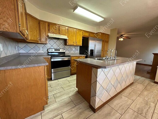 Building Photo - 835 Eagle Bend Dr