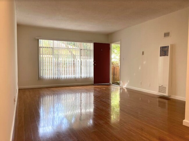 Large Living Room - 1044 12th St