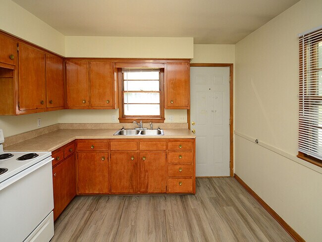 Building Photo - 3605 S 82nd St