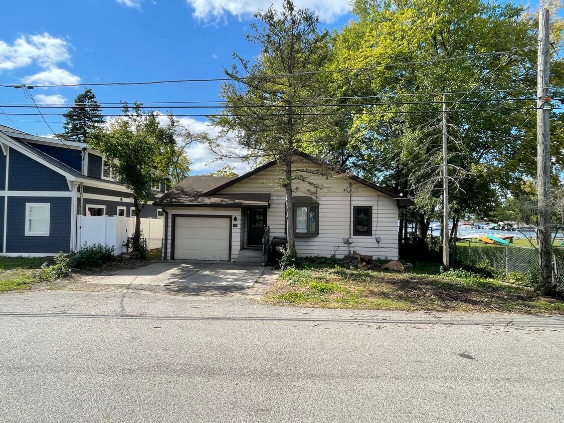 709 Lake Shore Dr, Wauconda, IL 60084 House Rental in Wauconda, IL